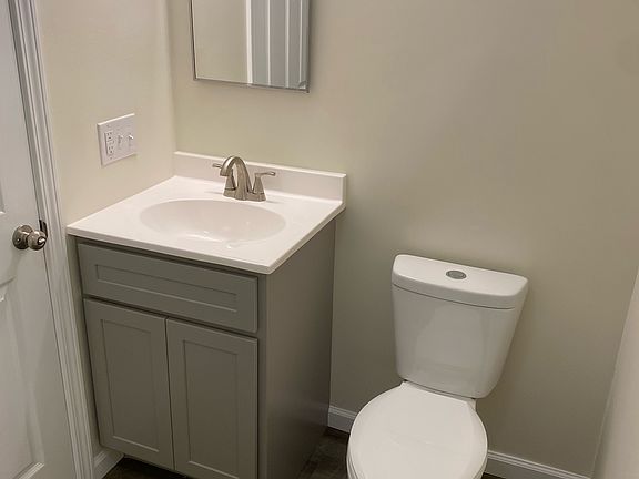 Remodeled 1/2 bath w/ Laundry hookups