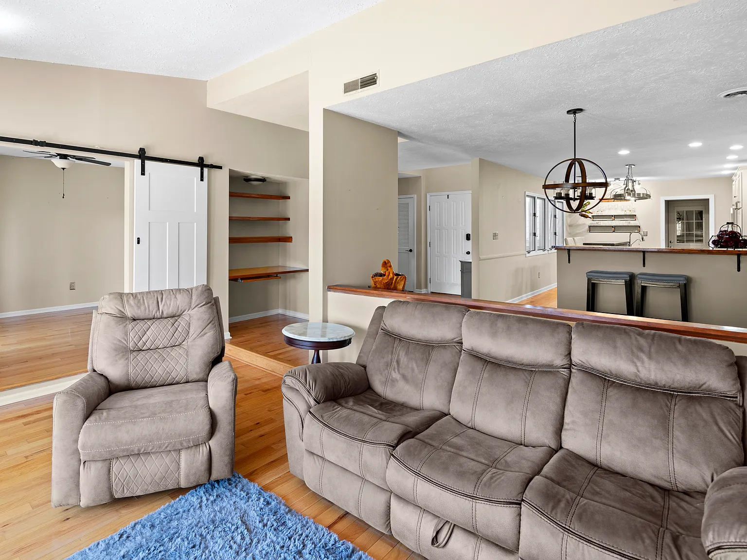 3 bed, 2058 sqft, $3,200 — Photo 4