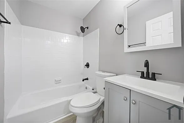 2503 Winchester St — Photo 10