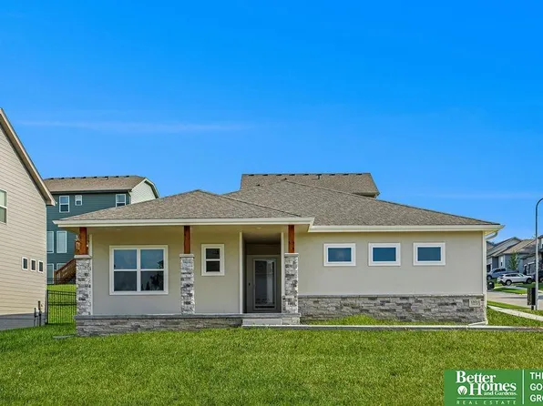 17635 Clay St, Bennington, NE 68007