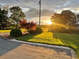 2530 Honeysuckle Ln, Lancaster, PA 17603