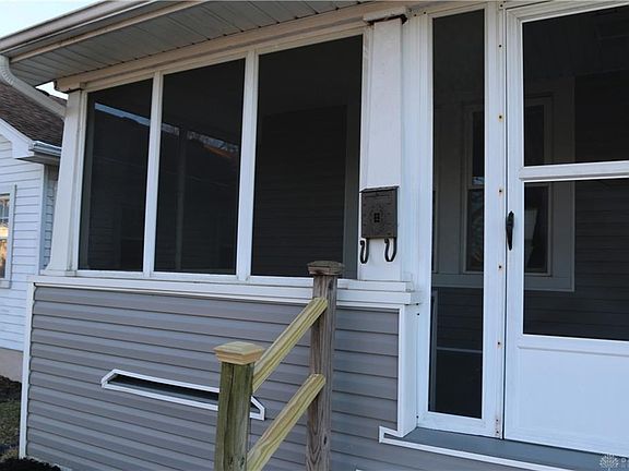 3rd image of 1208 Devon Ave