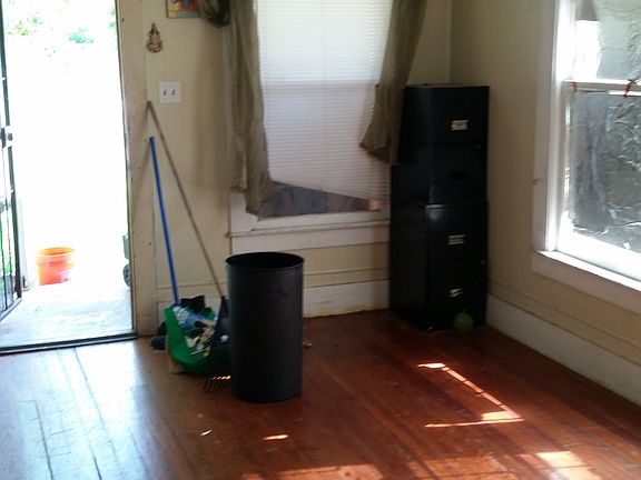 3rd image of 1410 Craig St