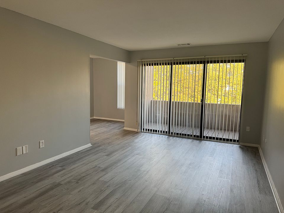 1st image of 54 Shrewsbury Green Dr Unit K