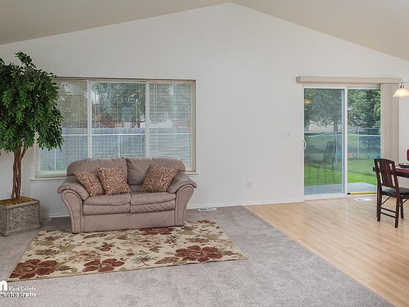 3rd image of 1030 W Josselin Ln