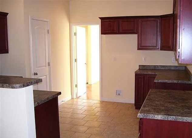 Building Photo - 112 Lakeview Ct