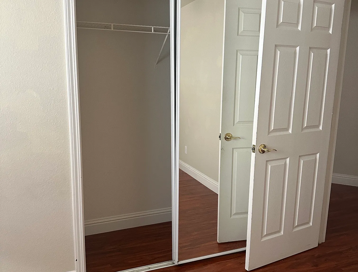 4 bed, 2100 sqft, $900 — Photo 3