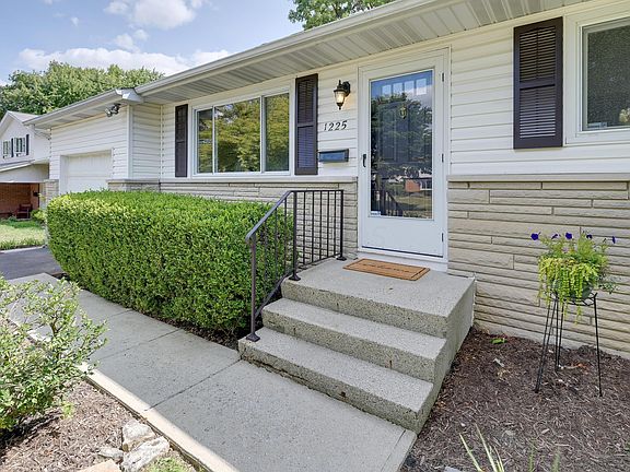 4th image of 1225 Ironwood Dr
