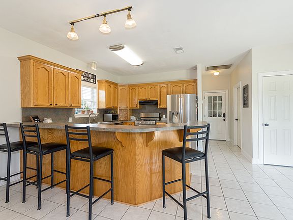 4th image of 39439 Lakepoint Dr