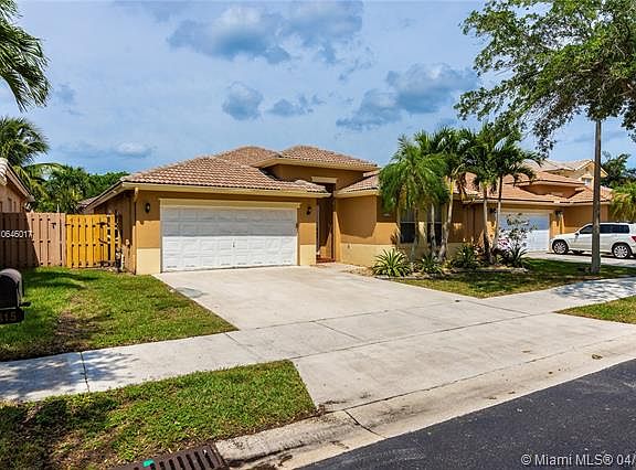 3rd image of 315 E Royal Cove Cir