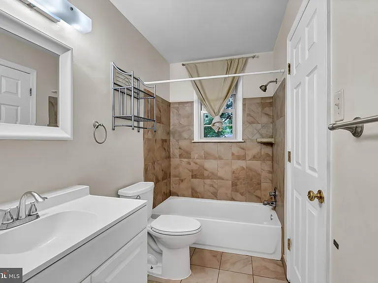 14715 Lock Dr — Photo 6
