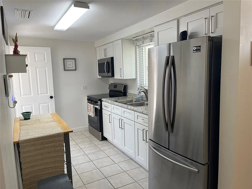 2 bed, 2.0 bath, 900 sqft, $2,300 — Photo 4