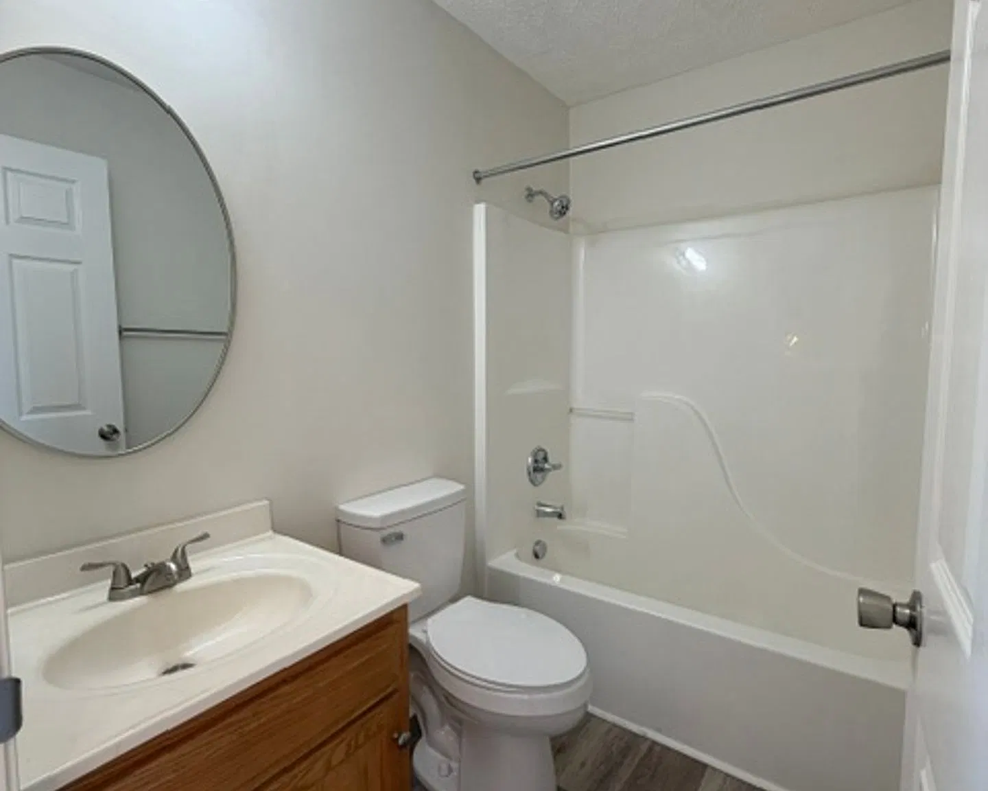 Modern Duplex Living in a Quiet Lawrenceburg Cul-de-Sac — Photo 4