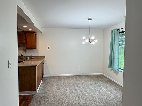 4th image of 12 Southcreek Ct #B