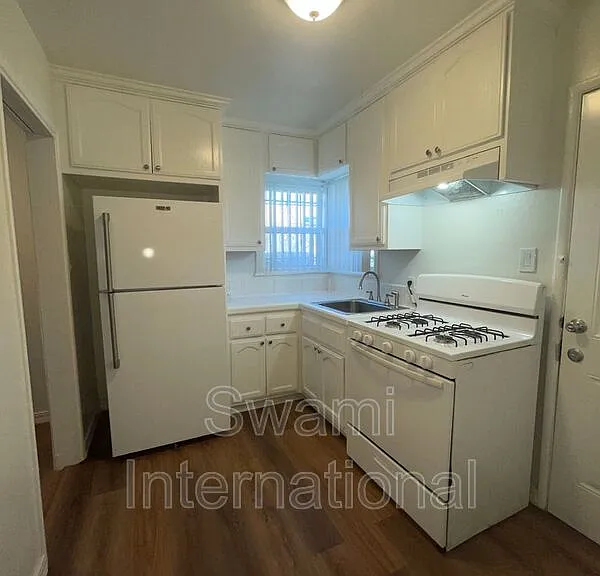 724 W 80th St — Photo 5