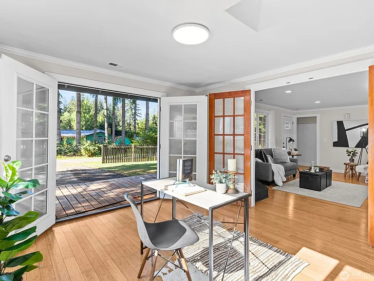 9528 Woods Pl — Photo 7