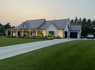 2820 Honeysuckle Ln, Richmond, IN 47374