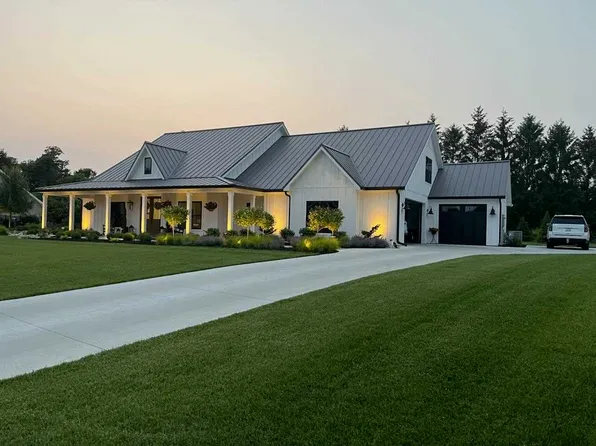 2820 Honeysuckle Ln, Richmond, IN 47374