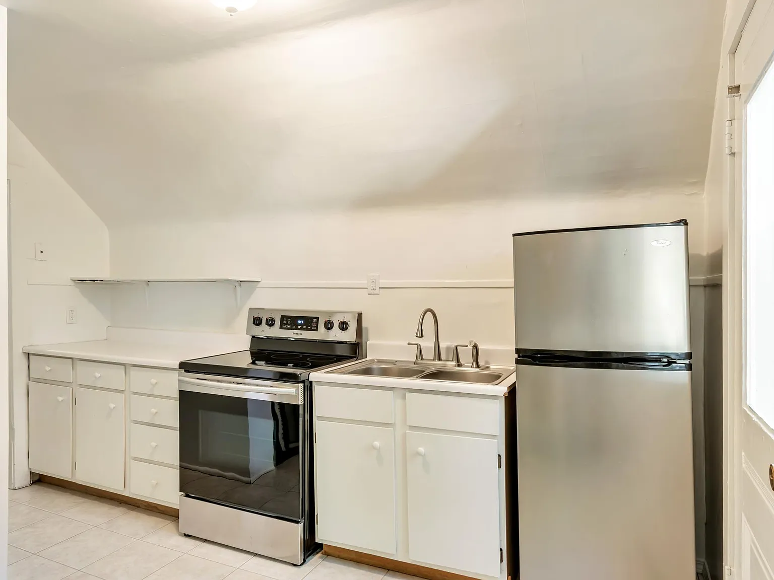 1058 S 900 E — Photo 2