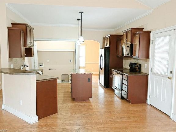 5th image of 502 Old Treybrooke Dr