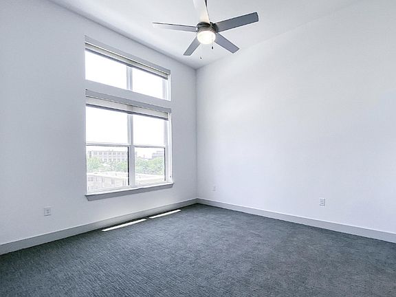 3rd image of 2613 N Carroll Ave #101