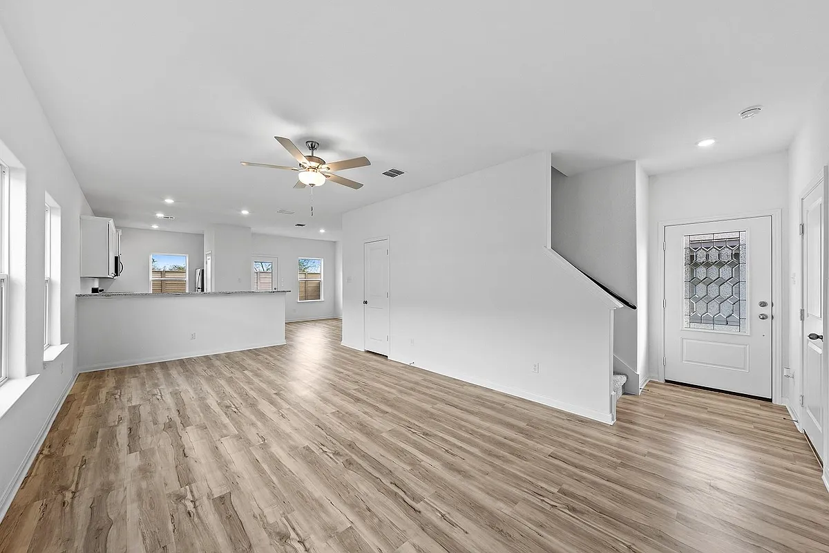 Building Photo - 201 Paradise Canyon Dr