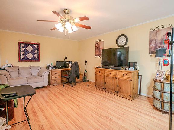 3rd image of 433 Sterling Rd