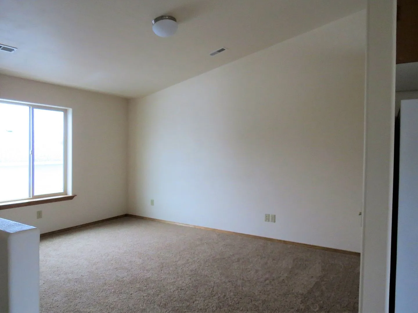 r813 — Photo 4