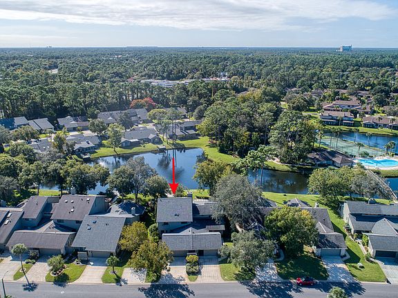 3rd image of 165 Deer Lake Cir