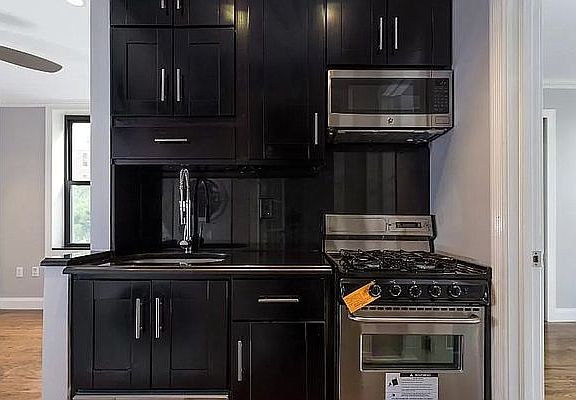 2nd image of 395 10th St #4