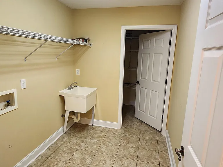 402 Nandina Ct — Photo 14