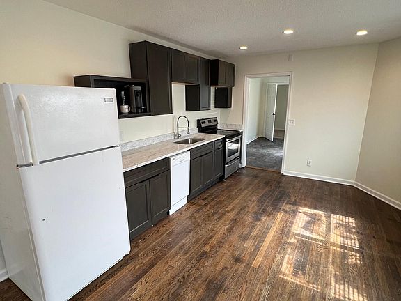 4th image of 4618 Saint Elmo Ave #B
