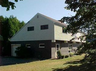 442 Narrow Ln, Charlestown, RI 02813