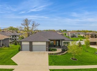 3075 Caterine Ct, Waukee, IA 50263