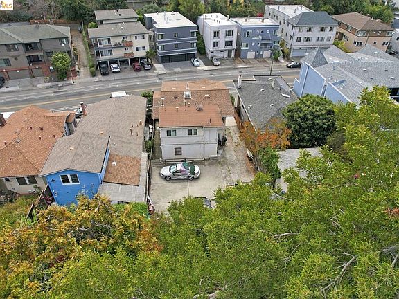 3rd image of 2425 Park Blvd