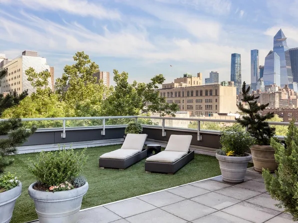 305 West 16th Street image 1 of 19
