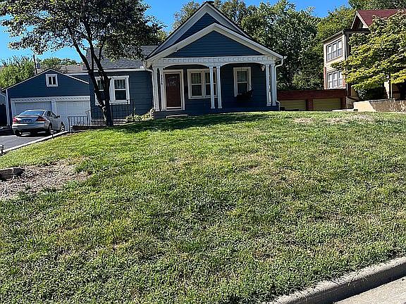2nd image of 5236 Buena Vista St
