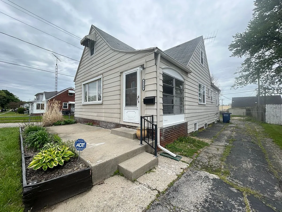 Building Photo - 4248 Caroline Ave