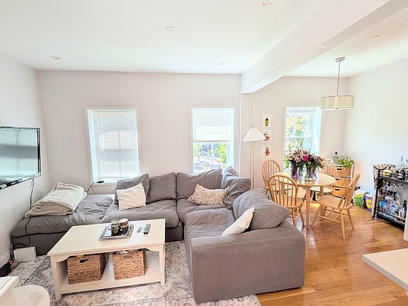 4th image of 11 Highland Park Ave