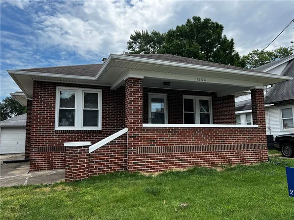 1208 S 4th St, Effingham, IL 62401