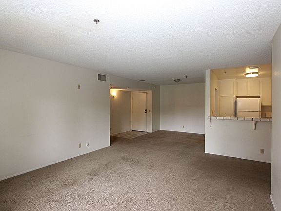 2nd image of 5995 Dandridge Ln Unit 123