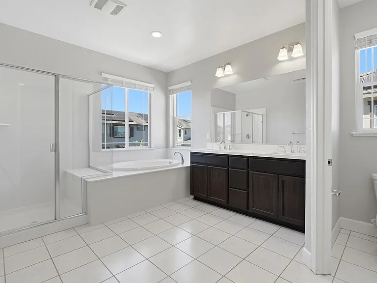 453 Diamond Peak Ln — Photo 3