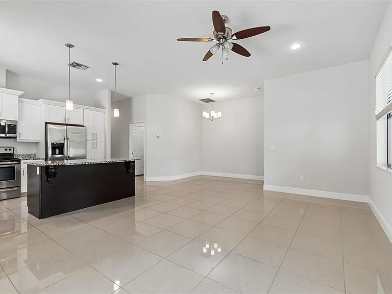 2311 W Aileen St — Photo 18