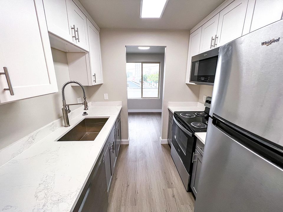 1st image of 9100 Roosevelt Way NE #403