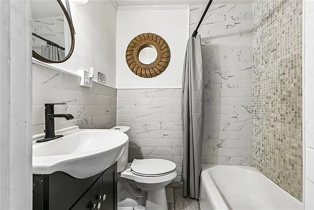 414 Burgundy St #2 — Photo 7