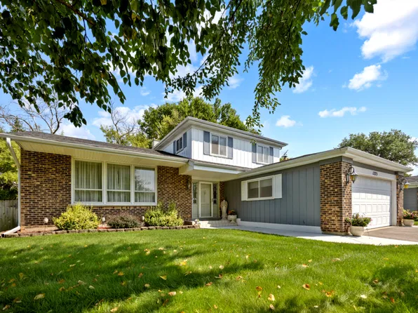 1225 N Basswood Ln, Mount Prospect, IL 60056