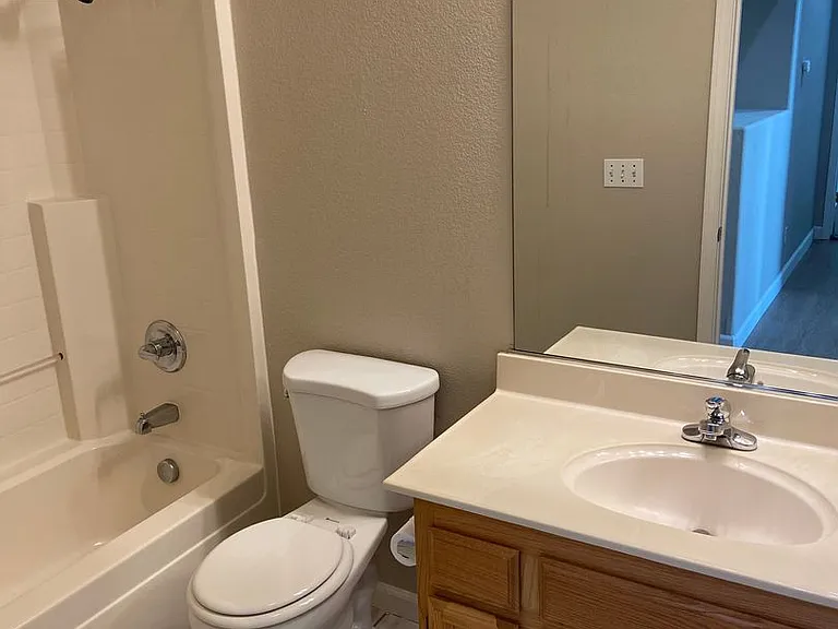 1030 Thompson Cir — Photo 16