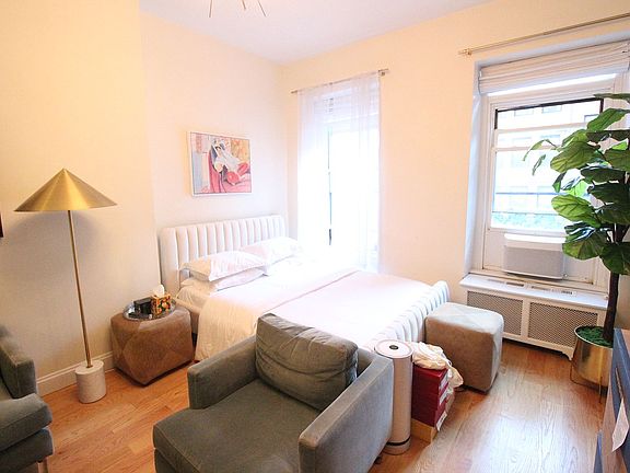 5th image of 125 E 71st St #2A