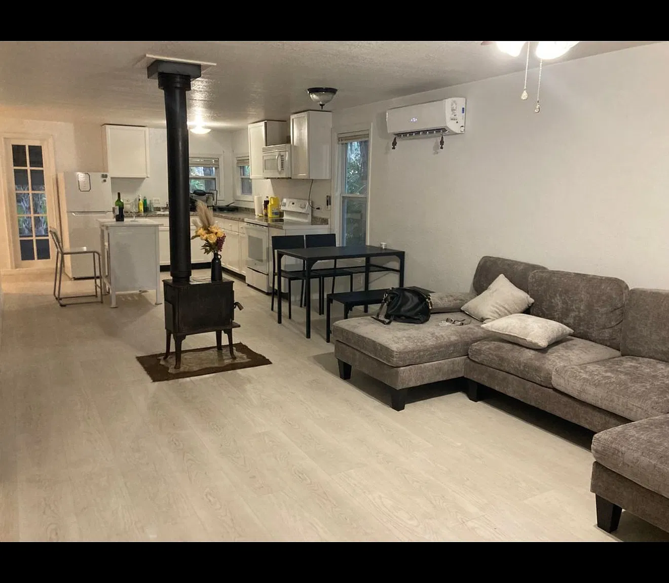 2 bed, 696 sqft, $1,500 — Photo 2