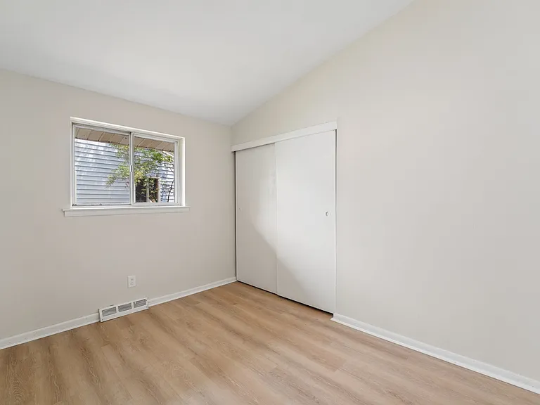 5038 Betsy Dr — Photo 11